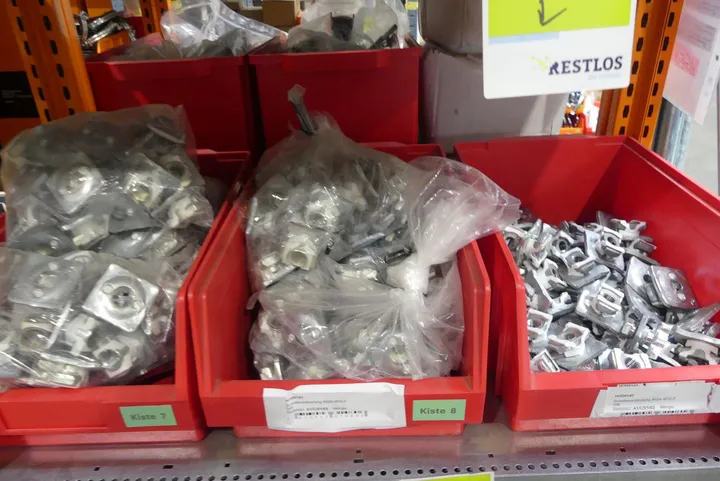 Konvolut Befestigungsmaterial, Schnellanbindung Umfang: Fachinhalt